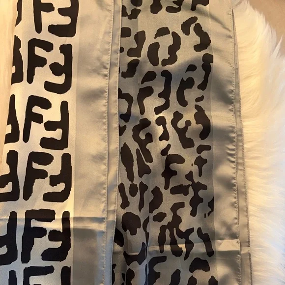 Fendi Black and Gray Logo Scarf - Picture 7 of 7